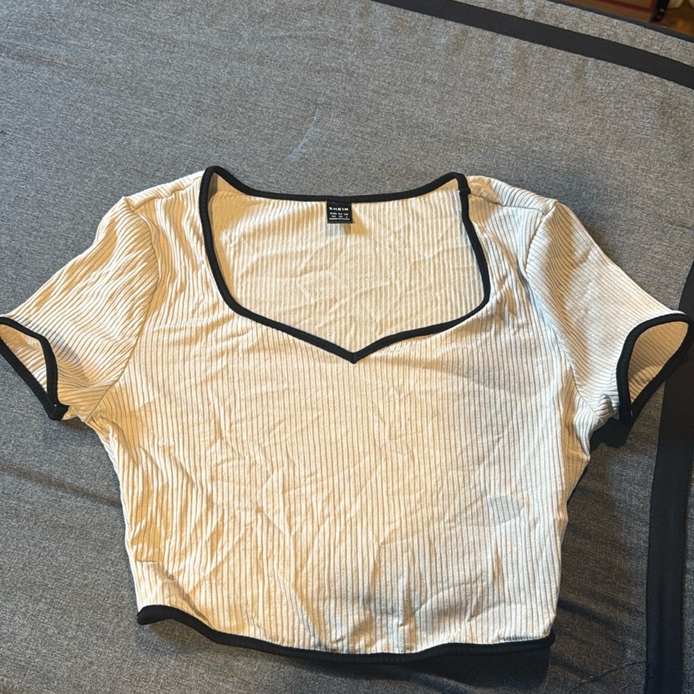 In good condition. Never worn. Not rips or tears. Size XS.